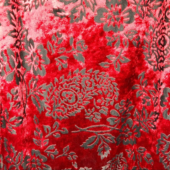Avenue Body Red & Black Velvet Floral Tank Top - Picture 2 of 4